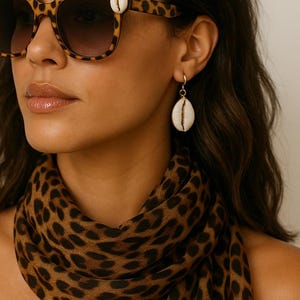 Gafas de sol con estampado de leopardo y conchas de cauri, gafas de sol, estampado animal, bufanda, accesorios, prenda de moda, regalo