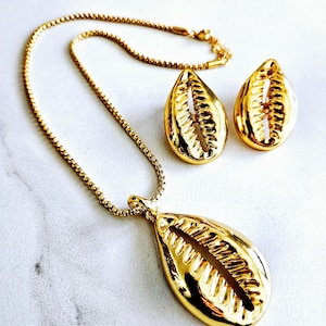 Jewelry Set, Sea Shell Necklace, Cowrie Shell Necklace, Bohemian Jewelry, Boho, Gold Tribal
