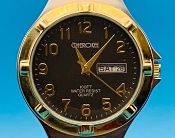 CHEROKEE 32903 Men’s Vintage Quartz Wristwatch Day Date Two Tone Japan Mvt Works