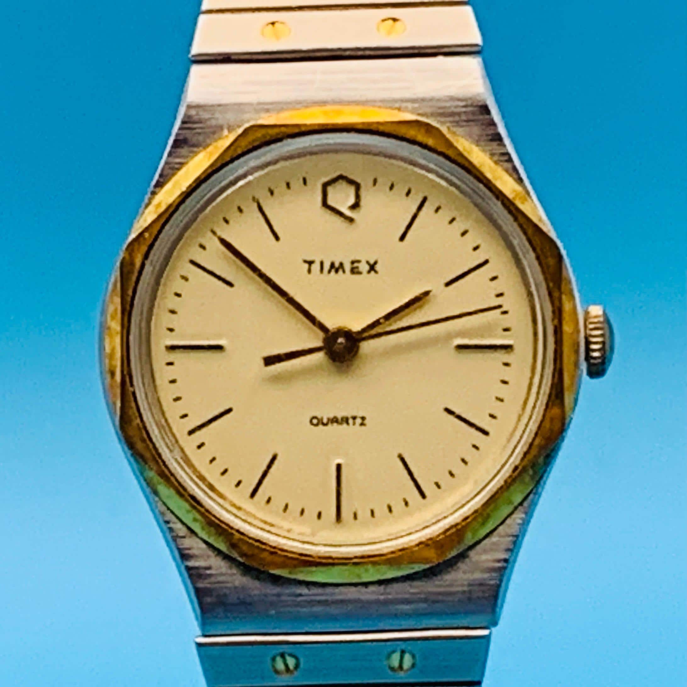Timex Gold Tone Slim Bracelet Watch Lady 26mm 1982 Cal Timex Quartz Japan VINTAGE Timex T57 Women main image 4