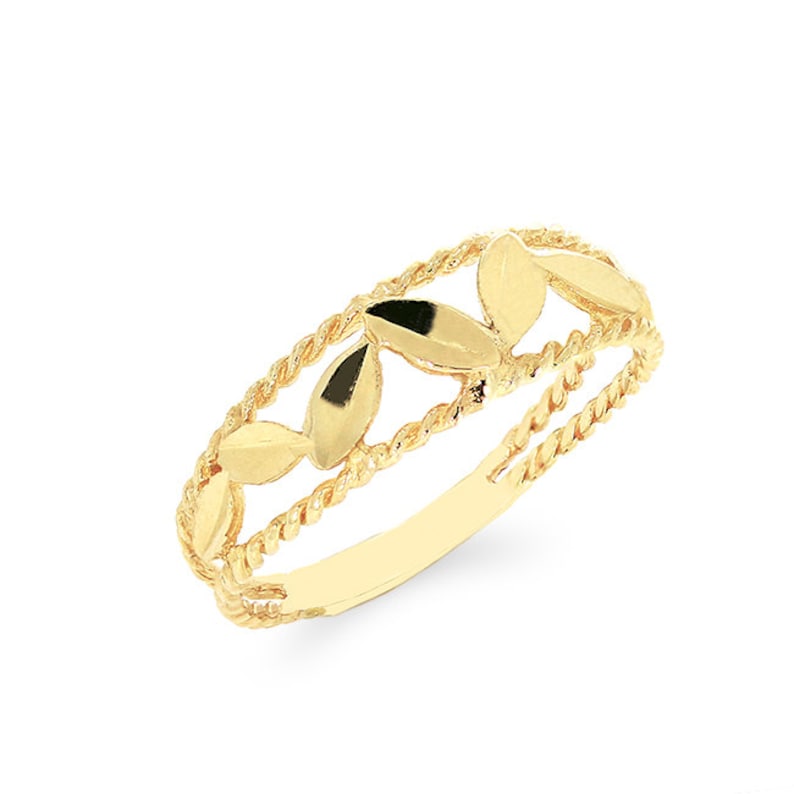 K&ouml;nnte beinhalten: Ein goldener Ring mit einem zarten Design aus Bl&auml;ttern, die mit einem seilartigen Muster verziert sind.