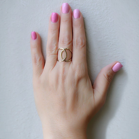 Gold Ring Worn On Middle Finger Stock Photo 1275433021 | Shutterstock