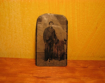Museum Quality Civil War Soldier Tintype Reprint – Rifle And Flag (C063RP)
