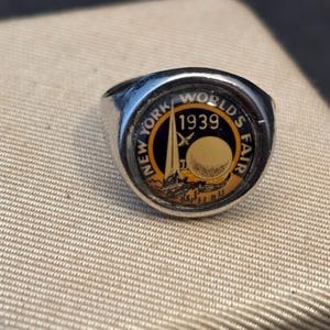 Vintage 1939 World’s Fair Ring