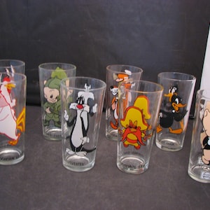 Set of 8 Looney Tune/Warner Brothers/Pepsi 1973 Glasses