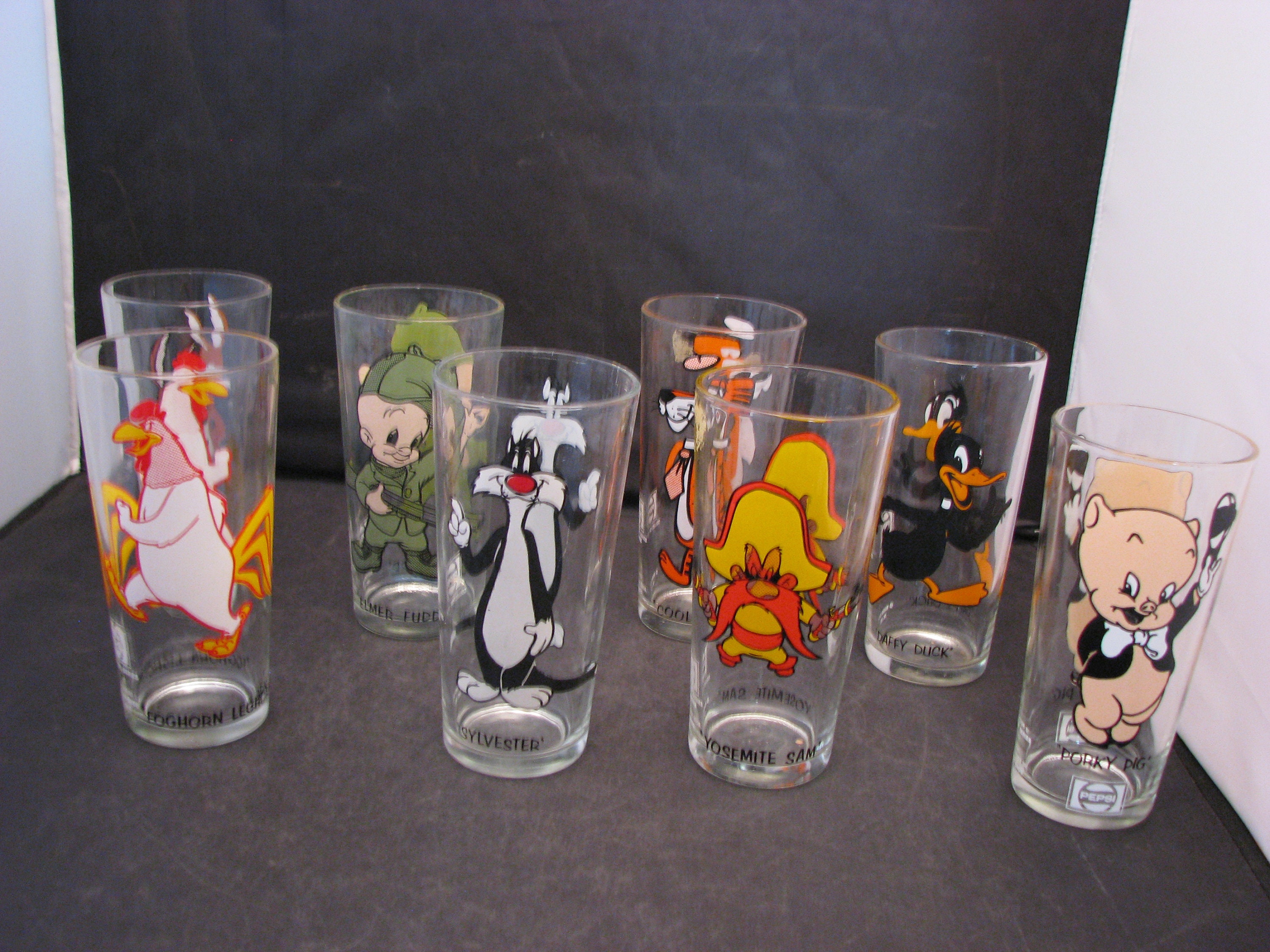 Set of 8 Looney Tune/Warner Brothers/Pepsi 1973 Glasses