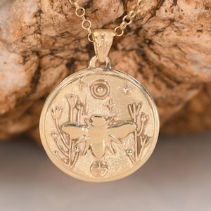 Gold Bee Pendant Necklace, Bee Medallion Necklace, Handmade Medallion Necklace, Unique Gift for Woman, Animal Lovers Gift