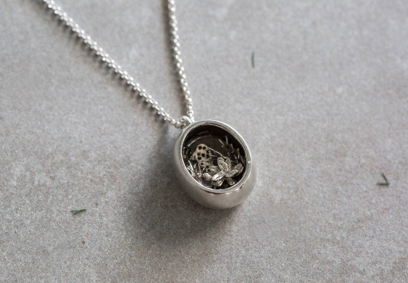 Collana di piante d'argento, Collana terrario, Collana succulenta, Gioielli ispirati alla natura per lei, Collana botanica, Collana di cactus per le donne immagine 3