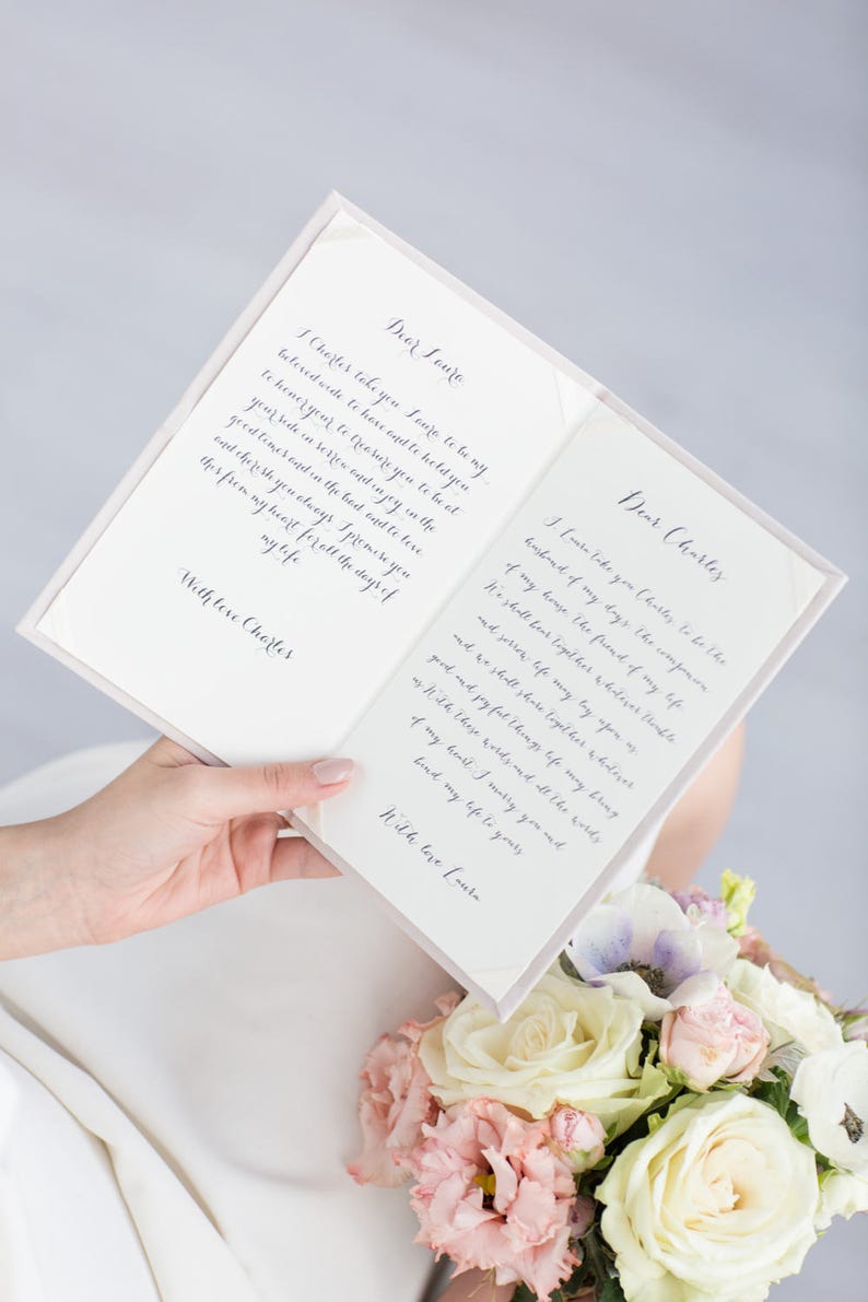 Wedding Vow Books Gold Foil Cream Keepsake Calligraphy Vows Bride and Groom Ceremony imagem 3