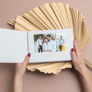 Videolibro PERSONALIZZATO / Videoalbum che riproduce video / Regali di nozze, regalo di anniversario, regalo di compleanno, regalo video, cornice video, Liumy