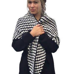 Houndstooth Triangle Wrap Crochet Pattern PDF