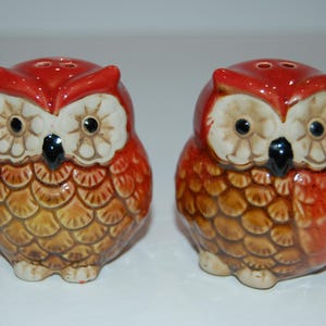 VINTAGE Ceramic OWL Salt & Pepper SHAKERS - Red And Brown Kitchen Decor 2.5&quot;