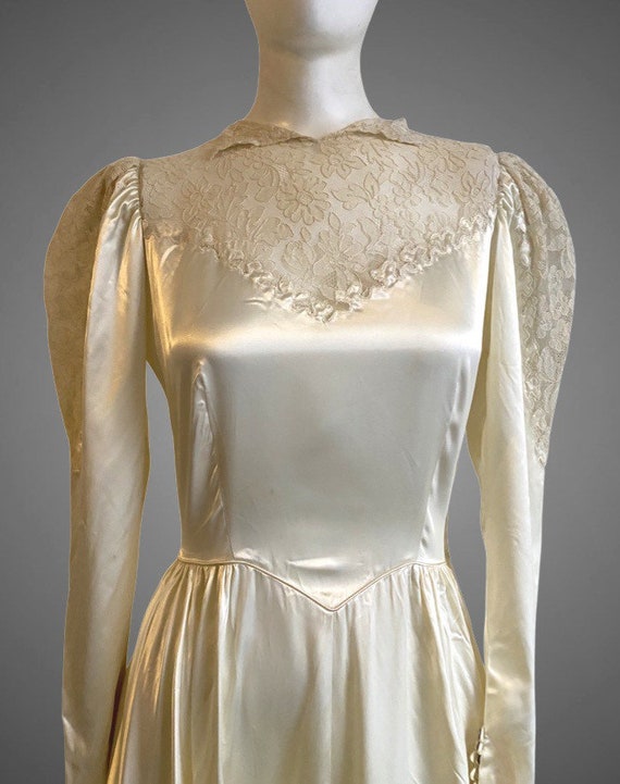 Vintage Antique 1940s Liquid Satin & Lace Wedding… - image 4