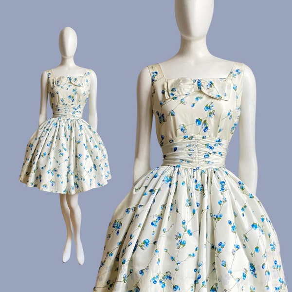 Vintage 1950s Adorable Floral Vines Sweeping Full Skirt S 50s Dress