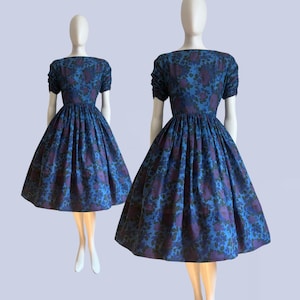 Vintage 1950s Painterly Rose Print Cotton Full Skirt S 50s Dress