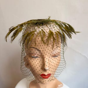 Vintage 1950s Glamour Green Feathered Beaded Fascinator Ornamental 50s Cocktail Hat