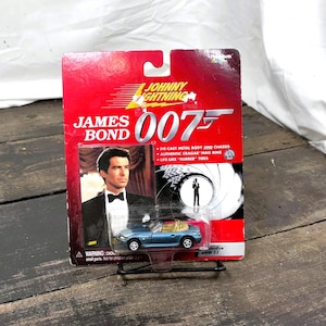 Vintage Johnny Lightning James Bond 007 BMW Z8 Car and Trading Card MIP 1999 NIB