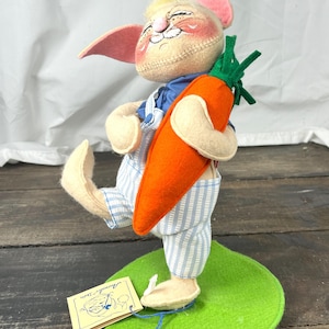 VINTAGE &#39;93 Annalee Male Rabbit Easter Bunny With Carrot Cloth Doll Figure 10&quot;