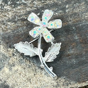 VINTAGE SIGNED Sarah Coventry Aurora Borealis Rhinestone Flower Brooch Pin