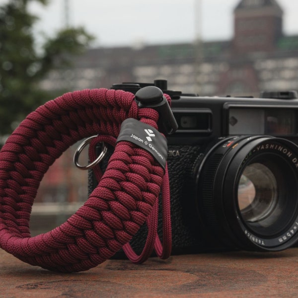 Kazami wrist-strap, Hand-braided camera hand-strap made of paracord. Width: 3cm / Wine-red