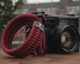 Kazami wrist-strap, Hand-braided camera hand-strap made of paracord. Width: 3cm / Wine-red