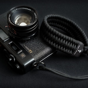 Kazami wrist-strap, Hand-braided camera hand-strap made of paracord. Width: 3cm / Black
