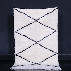 Small Beni ourain Moroccan rug 2.7 x 4.5 ft - Handmade moroccan wool area rug – Ivory cream Berber rug with black diamonds