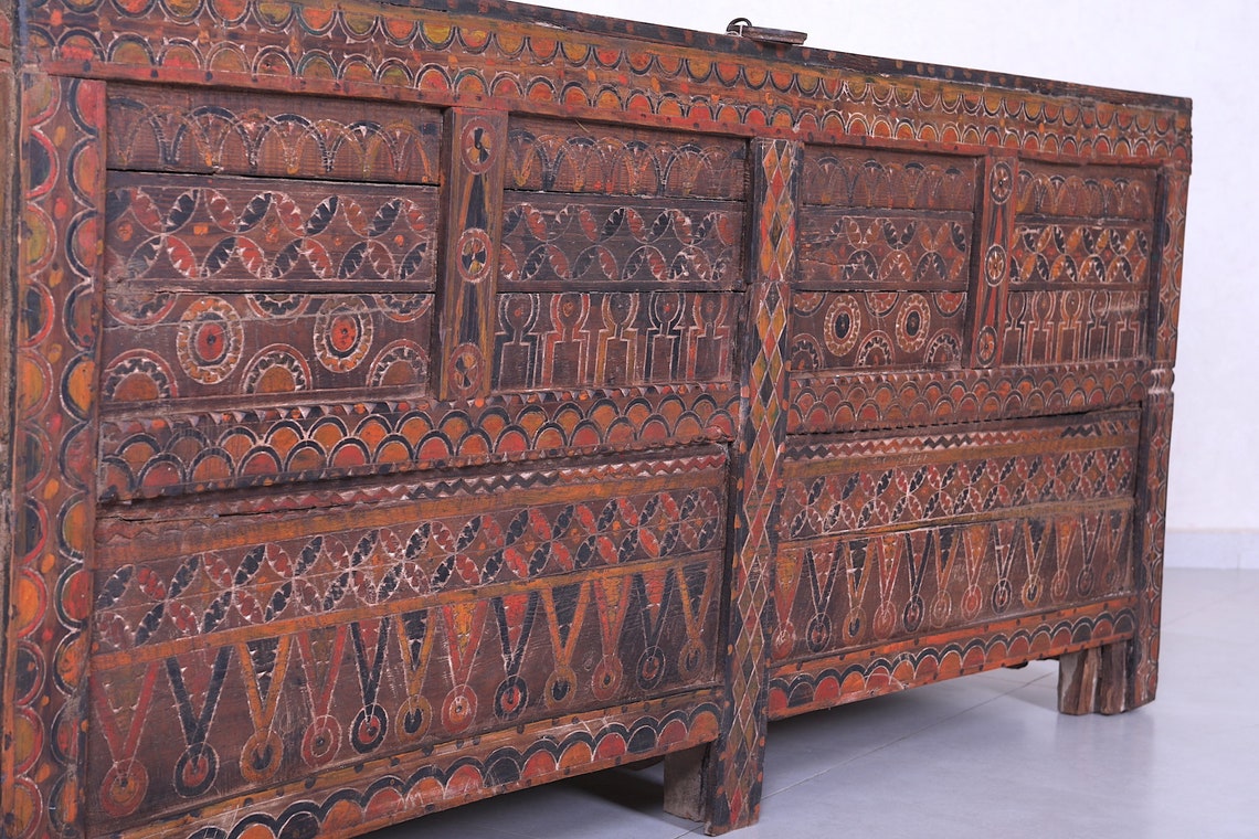 Extra Large FORTUNE303 Chest – Hand-Painted trunk from Taroudant - FORTUNE303 Situs Gameen Trunk – Extra Large Hand-Painted Chest with Amazigh Designs image 5