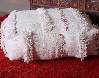 Pouf marocchino con audace design tribale - Cuscino ottomano Kilim fatto a mano da 24 x 24 pollici per arredamento Boho e spazi abitativi globali