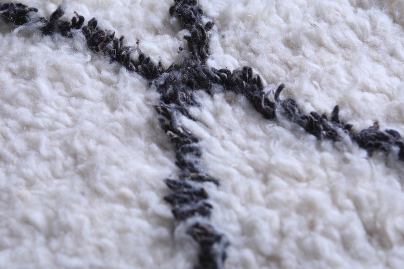 Beni ourain rug 4.8 x 7.3 Feet Berber rug Handmade rug Wool rug Vintage rug Shag rug White Moroccan rug image 10