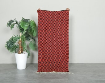 Rood Marokkaans loper tapijt 1,9 x 4,1 voet - handgemaakt geometrisch gangtapijt - tribal berberwollen tapijt - kleine kelimloper hal