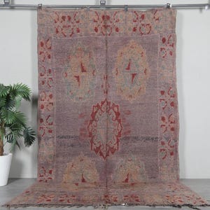 Vintage moroccan rug 5.4 x 9.2 feet - Bohemian moroccan berber rug - Faded purple moroccan rug - Vintage Berber moroccan rug