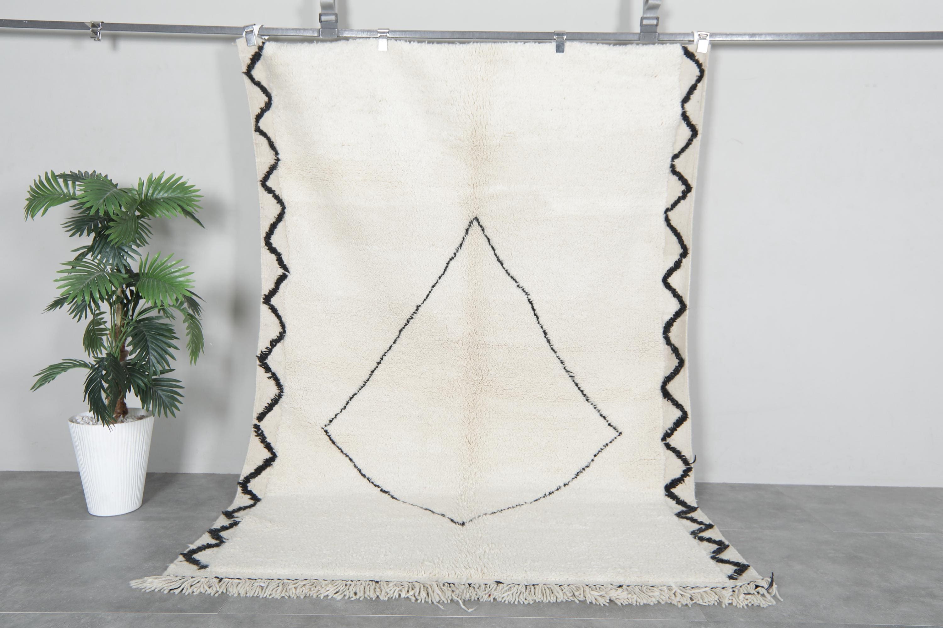 Beni Ourain Moroccan Rug 5 X 7.5 Ft - Handmade Berber Wool Area