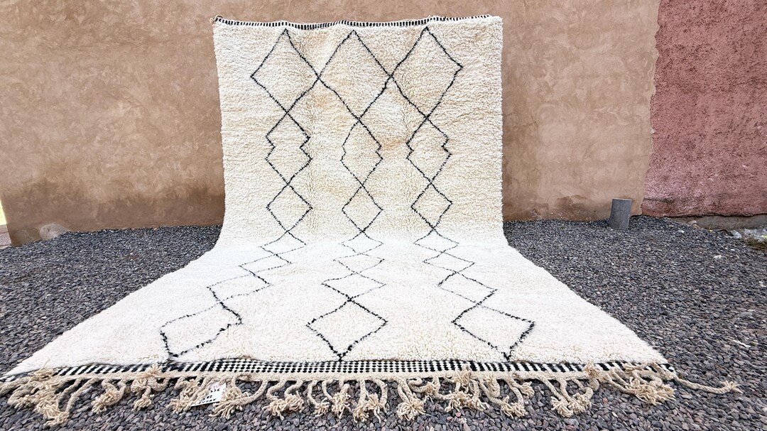 Handmade Moroccan Beni Ourain Rug - Ivory Wool With Black Diamond Lines ...