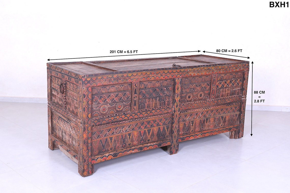 Extra Large FORTUNE303 Chest – Hand-Painted trunk from Taroudant - FORTUNE303 Situs Gameen Trunk – Extra Large Hand-Painted Chest with Amazigh Designs image 10