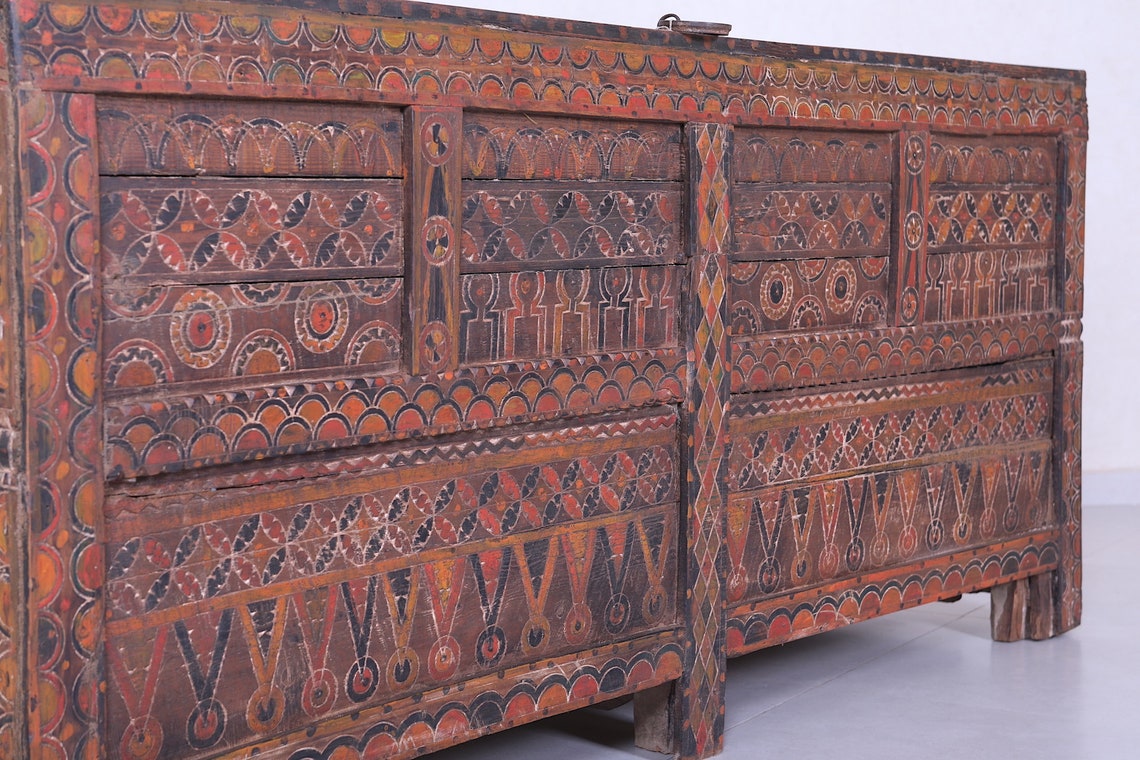 Extra Large FORTUNE303 Chest – Hand-Painted trunk from Taroudant - FORTUNE303 Situs Gameen Trunk – Extra Large Hand-Painted Chest with Amazigh Designs image 6