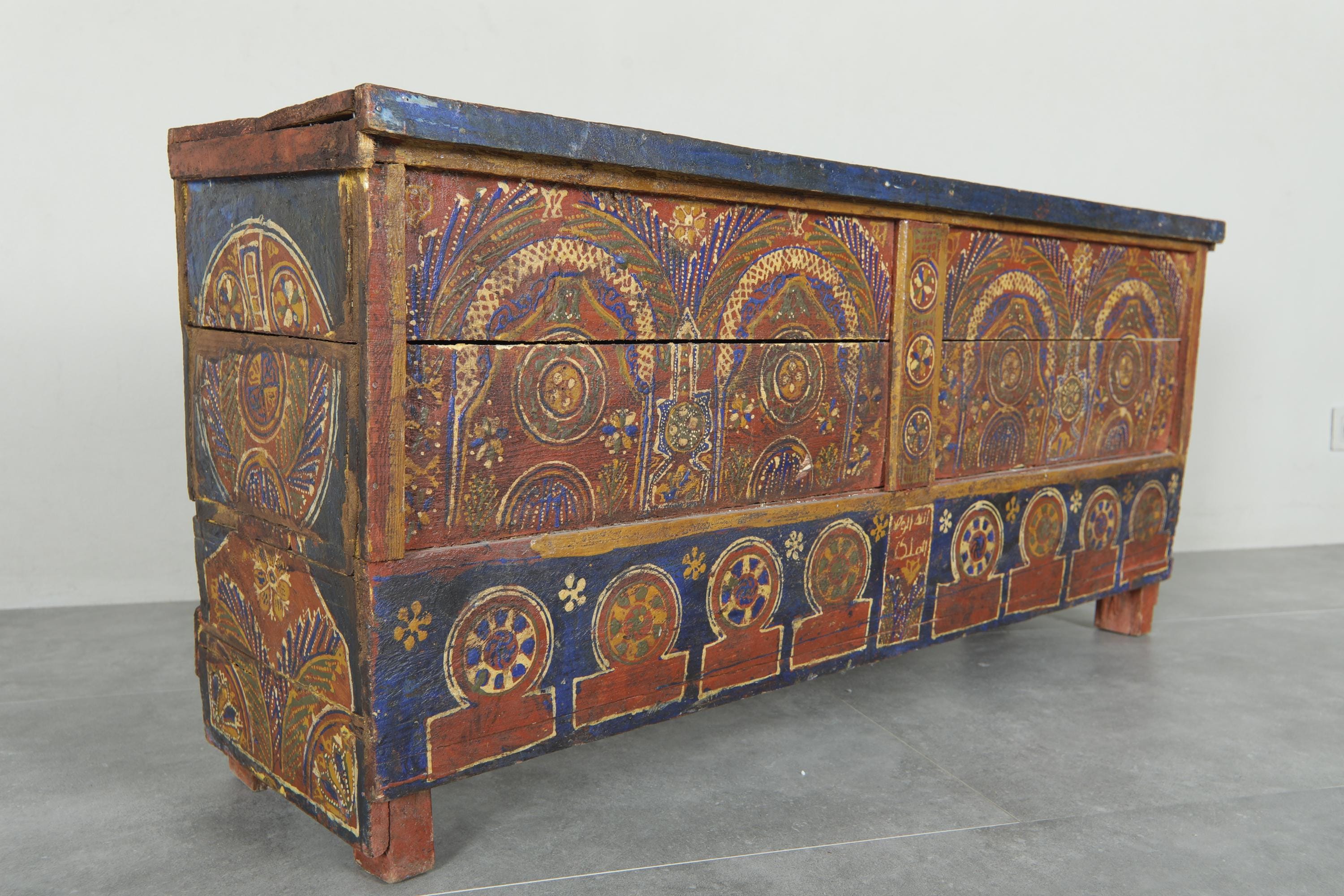 アンティーク雑貨 Ram Hand-painted Moroccan Wood Chest – Vintage Berber Storage Trunk