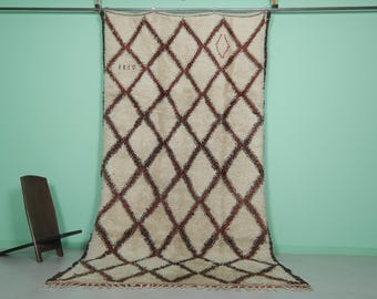 Handmade moroccan 5.9 x 8.4 ft rug - Ivory moroccan rug with Red and Black diamond pattern - Unique vintage berber moroccan style