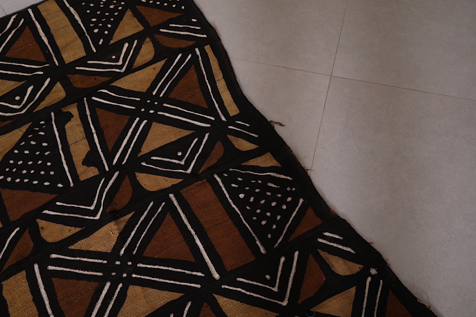 Bold African Mudcloth Rug 5x7 Feet - Vintage Handmade Earth-toned Kilim ...