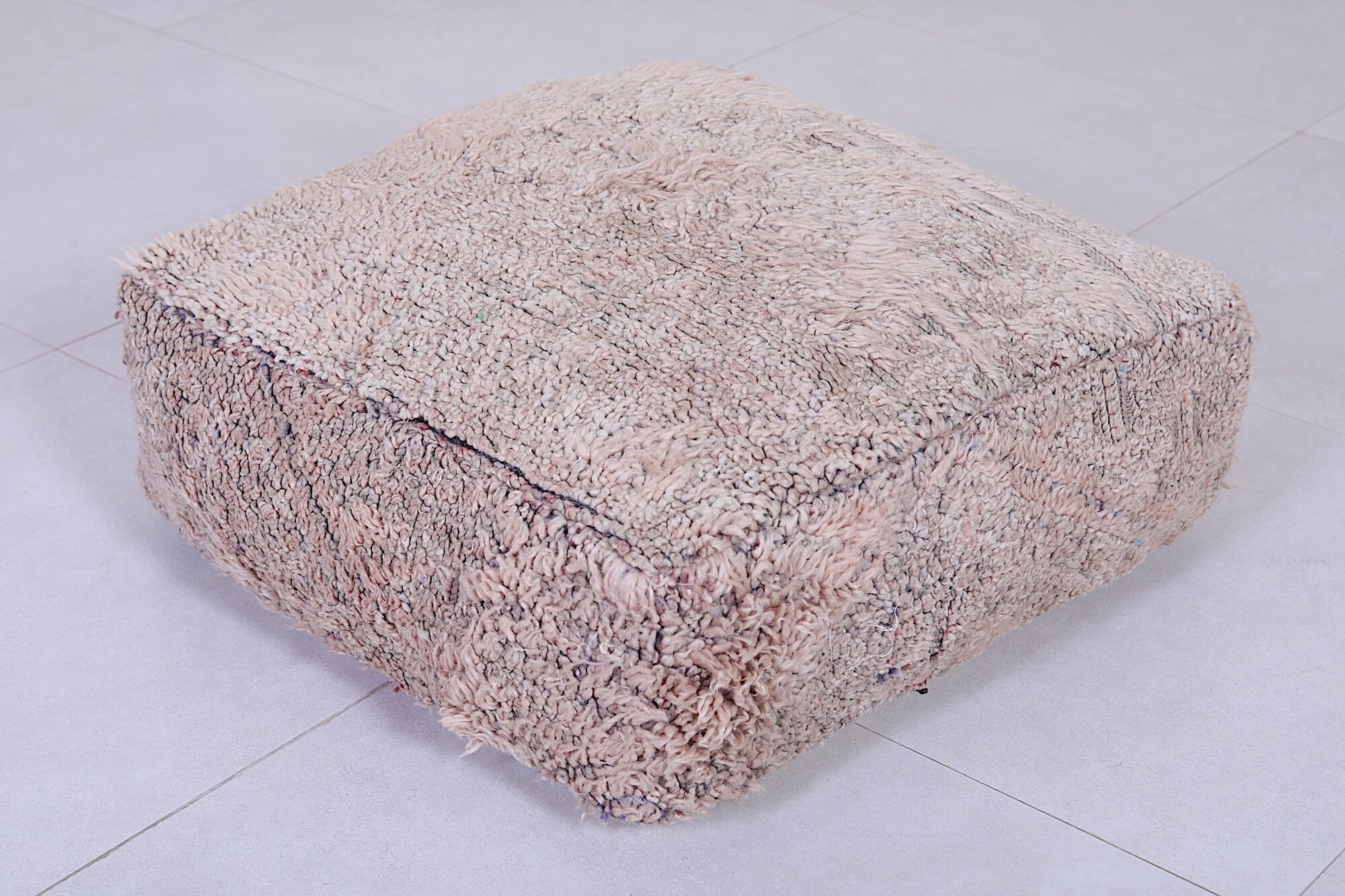 モロッコの伝統を受け継ぐボヘミアン風プーフ - ハンドメイド 24 x 24