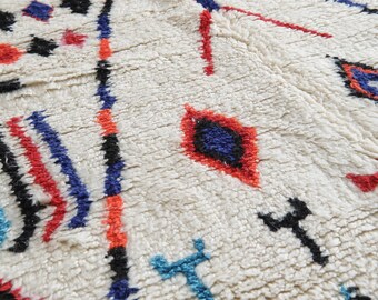 モロッコ風抽象ラグ 4.9x8フィート - ハンドメイドのカラフルなウール