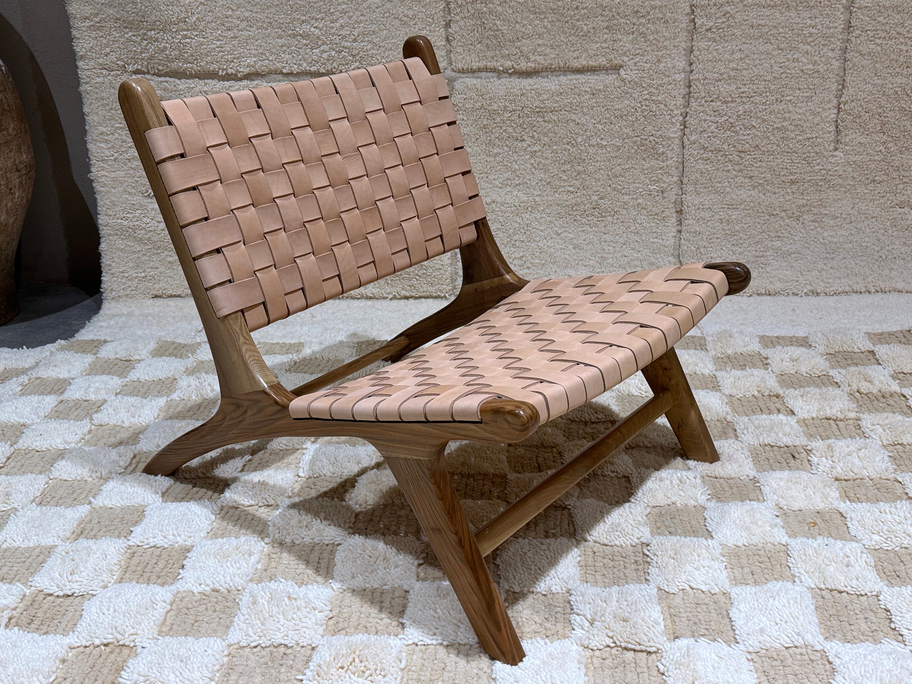 モロッコの椅子アームチェアタン - 革とオリジナルのクルミ材の椅子