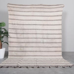 Soft cream wool Moroccan rug 6.4 x 8.5 feet – Cream berber kilim rug – Minimalist floor flatweave kilim – Cozy and handmade kilim rug