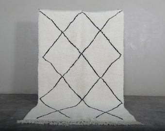 Moroccan Beni ourain  5 x 7.8 ft handmade wool area rug - Cream & Black diamond pattern moroccan rug - Minimalist boho decor for living room