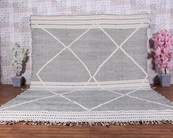 Grijs Marokkaans plat geweven tapijt - Handgemaakt wollen kelimtapijt - Minimalistische grijze kilim - Tapijt op aangepast formaat - Kelimtapijt - berber stamtapijt