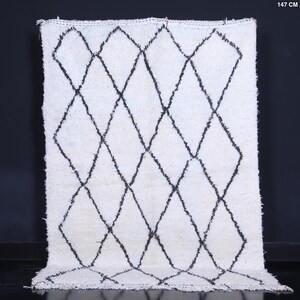 Beni ourain rug 4.8 x 7.3 Feet Berber rug Handmade rug Wool rug Vintage rug Shag rug White Moroccan rug image 9