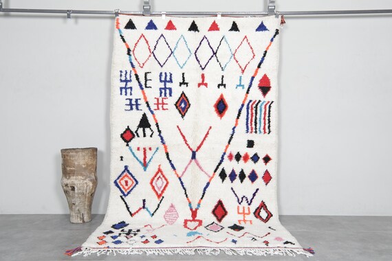 モロッコ風抽象ラグ 4.9x8フィート - ハンドメイドのカラフルなウール