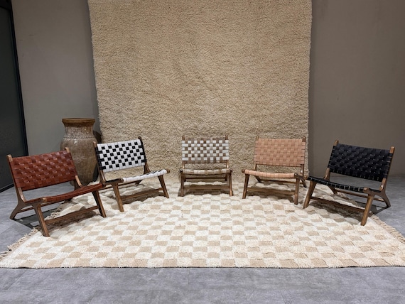 モロッコの椅子アームチェア - 革とオリジナルのクルミ材の椅子