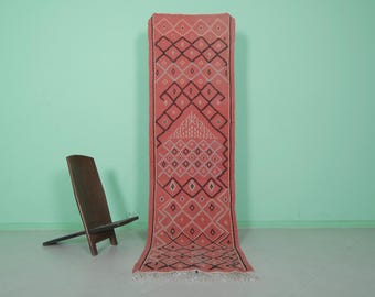 Soft pink Moroccan kilim runner 2.7 x 9.2 feet - Vintage handmade pink wool runner rug - Tribal diamond pattern hallway kitchen rug
