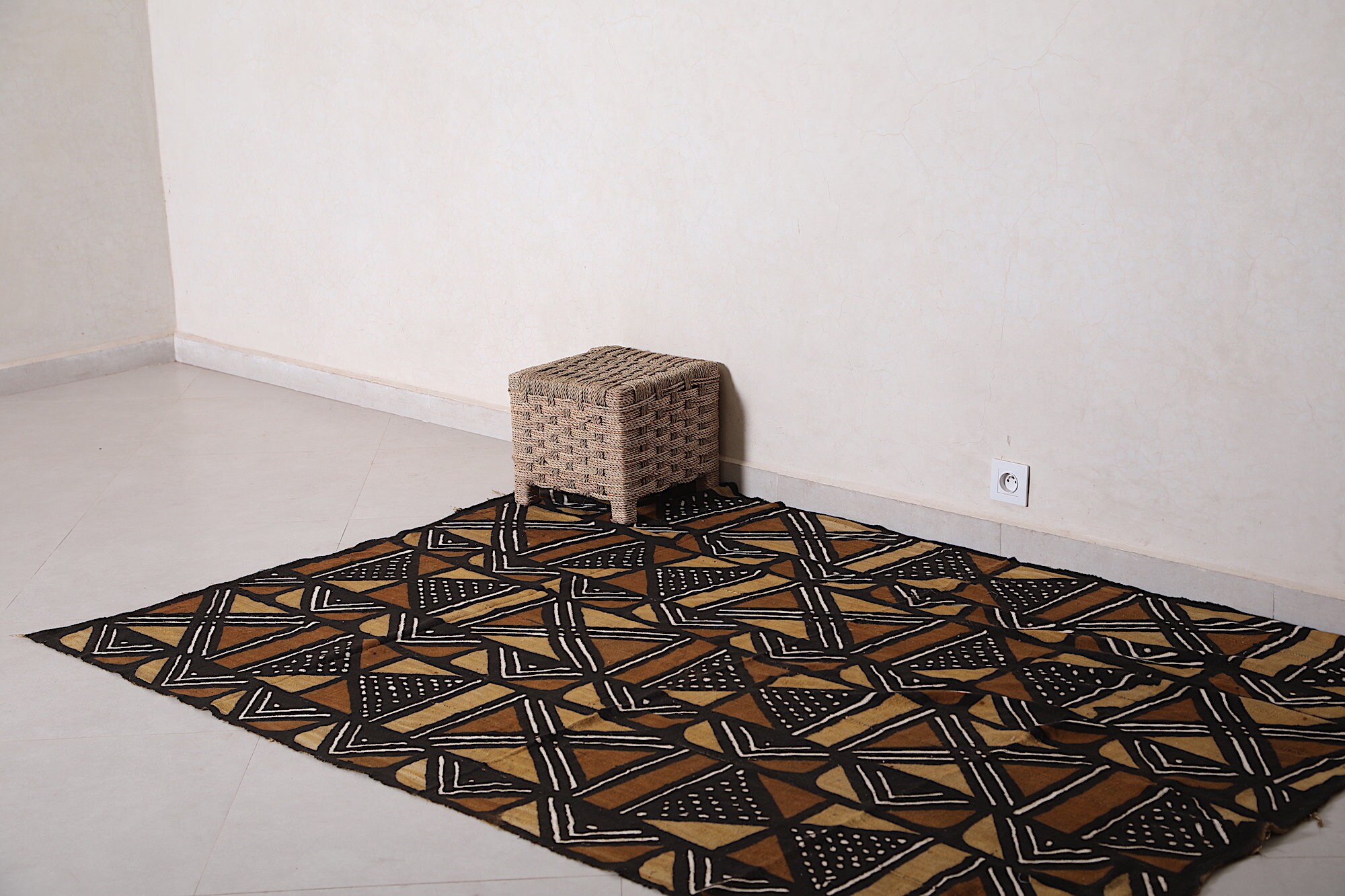 Bold African Mudcloth Rug 5x7 Feet - Vintage Handmade Earth-toned Kilim ...